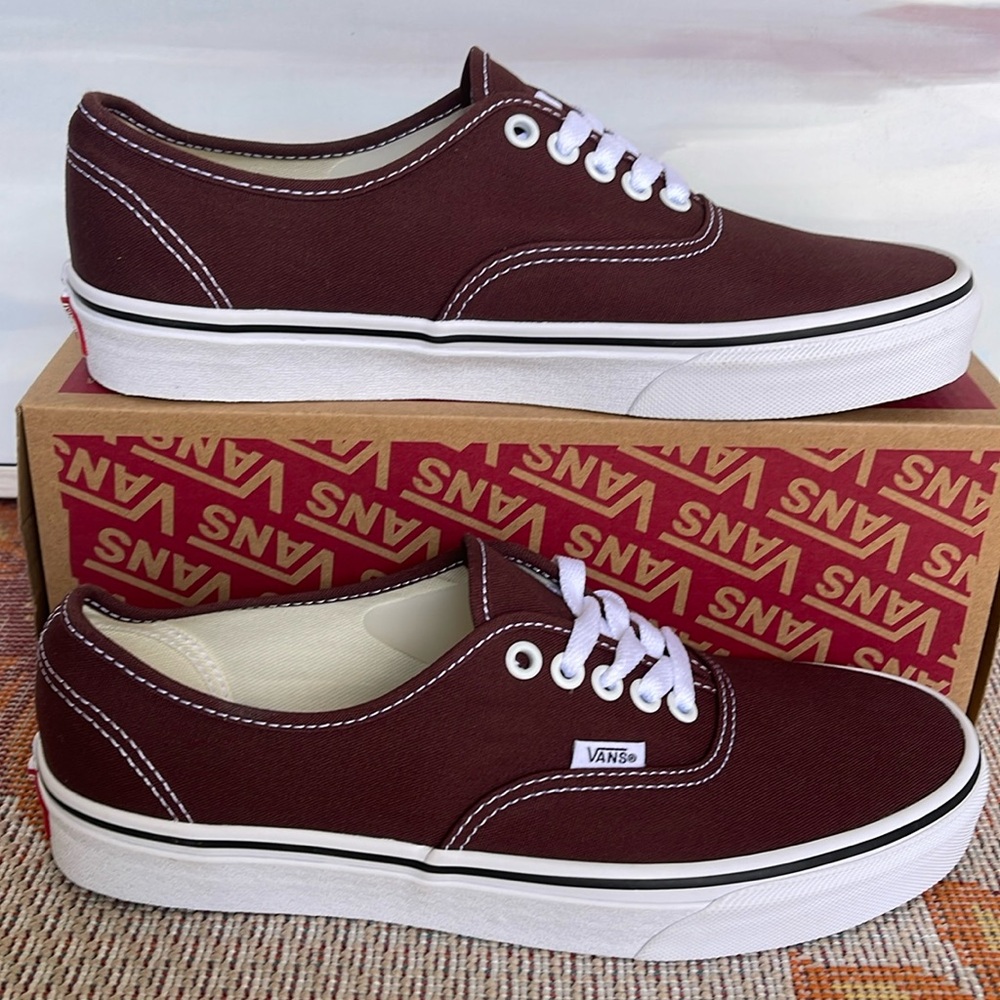 Vans WMNS Authentic
Color Theory Bitter Chocolate 
VN000BW57YO
Sneakers